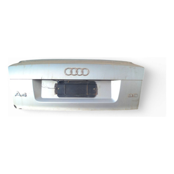 Tampa Traseira Porta Mala Audi A4 2001/05 (detalhe)